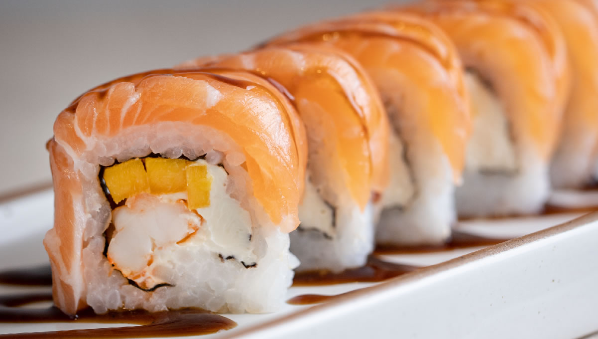 ROLL DE LANGOSTINOS, MANGO Y SALMÓN